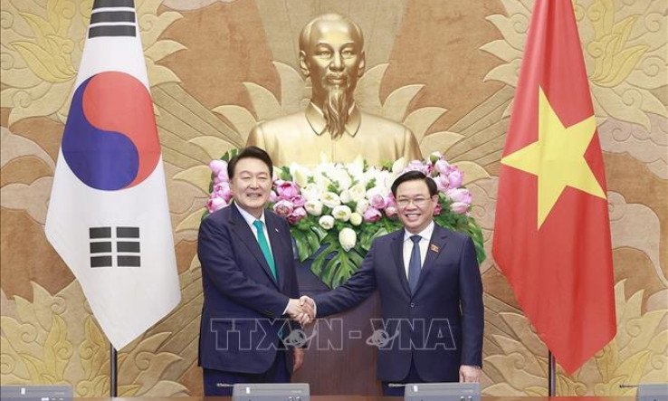 Chủ tịch Quốc hội Vương Đình Huệ hội kiến Tổng thống Hàn Quốc Yoon Suk Yeol