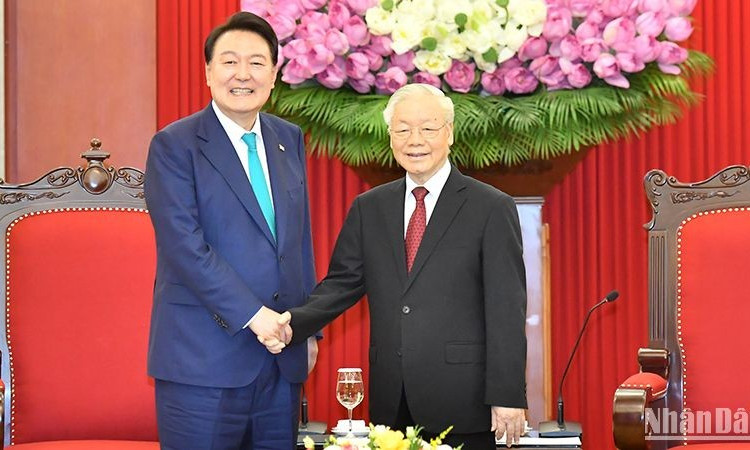 Tổng Bí thư Nguyễn Phú Trọng tiếp Tổng thống Hàn Quốc Yoon Suk Yeol