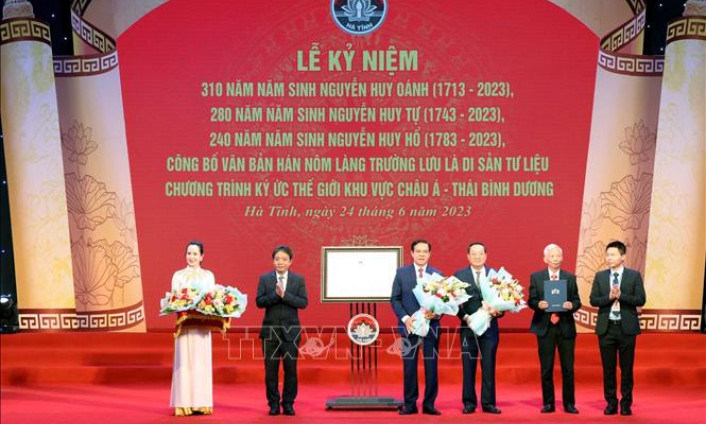 Công bố văn bản hán nôm làng Trường Lưu là Di sản tư liệu
