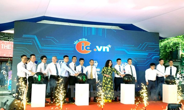 Sinh viên, thanh niên được miễn lệ phí đăng ký sử dụng tên miền quốc gia .vn