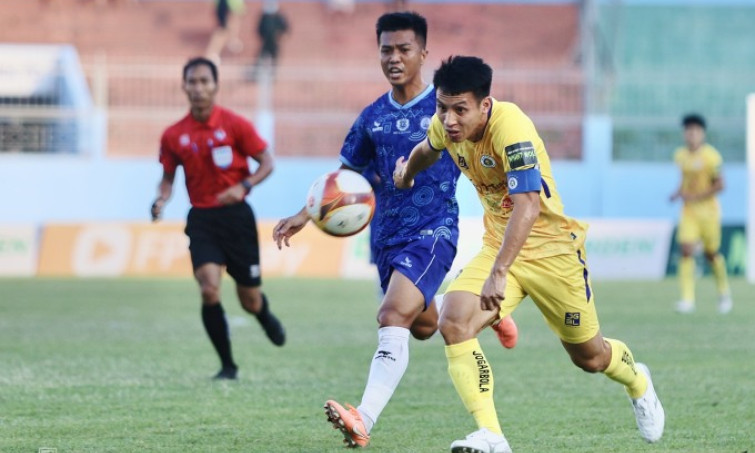 Duy Mạnh giúp Hà Nội FC thắng Khánh Hòa