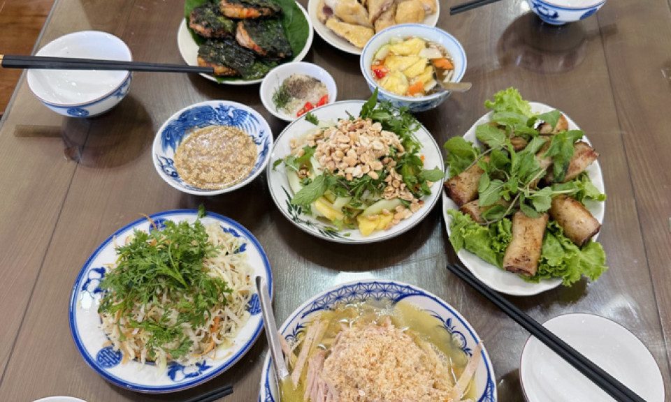 A taste of royalty: Bat Trang's dried squid bamboo shoot soup