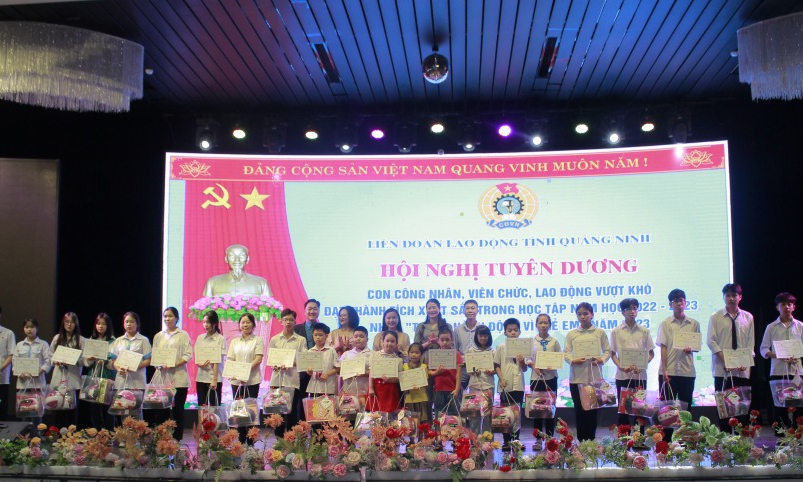 Tuyên dương con công nhân, viên chức, lao động vượt khó