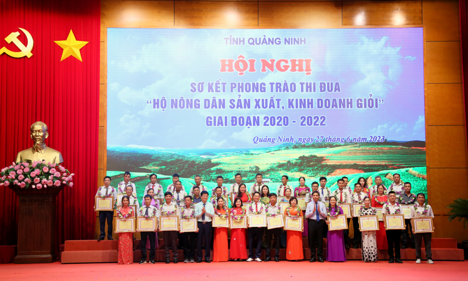 Tuyên dương, khen thưởng 130 ĐHXS trong phong trào “Hộ nông dân SX, KD giỏi” giai đoạn 2020-2022