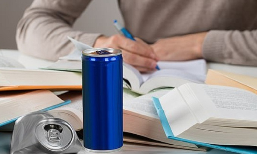 Nước tăng lực ảnh hưởng đến sức khỏe thế nào?
