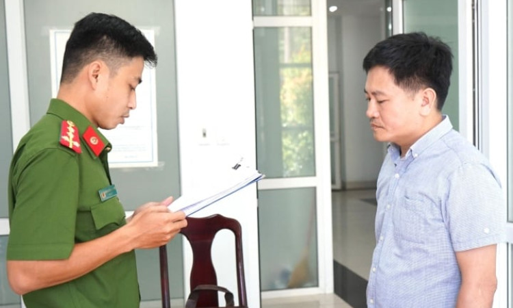 Bắt tạm giam kẻ lừa đảo hơn 1,7 tỷ đồng