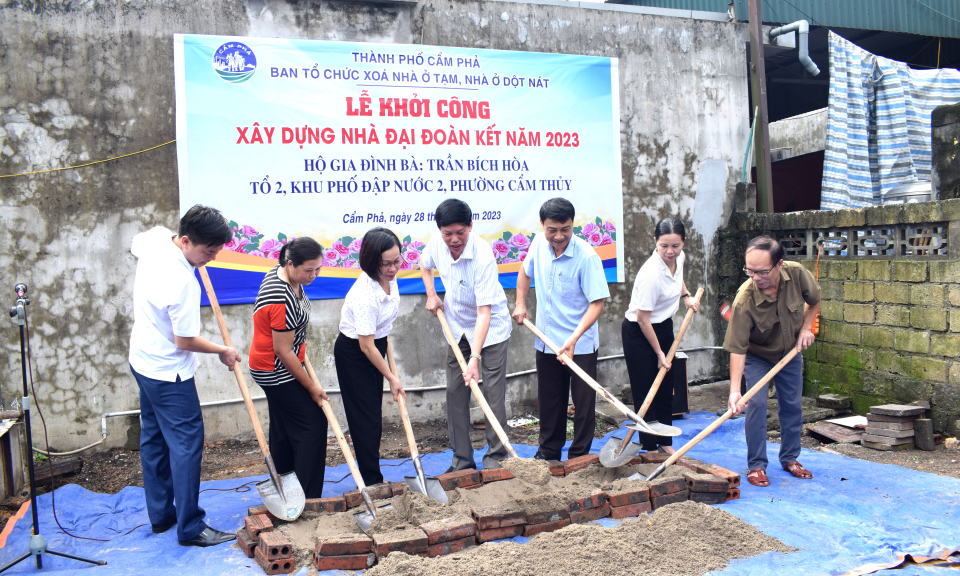 Cẩm Phả: Khởi công và khánh thành 12 nhà Đại đoàn kết trong ngày Gia đình Việt Nam 28/6