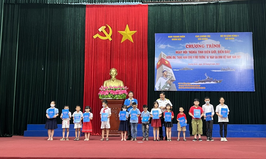 Chương trình ngày hội “Nghĩa tình biên giới, biển đảo”