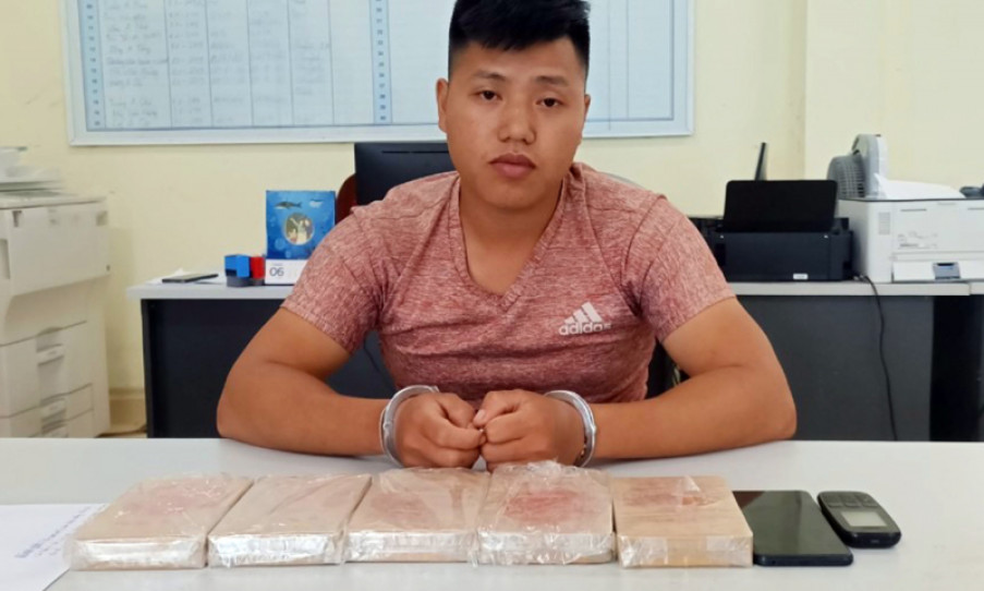 Bị bắt cùng 5 bánh heroin ở Lóng Luông
