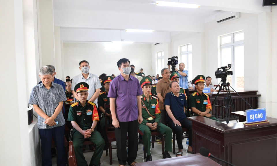 5 cựu tướng Cảnh sát biển tham ô lĩnh tổng cộng hơn 76 năm tù