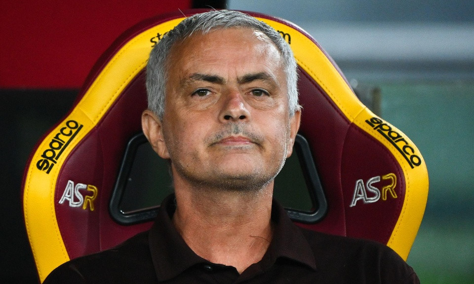 Mourinho nhận thêm đòn trừng phạt từ Serie A