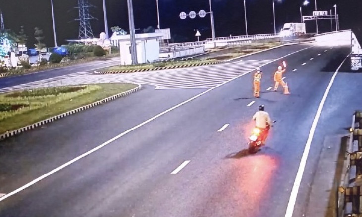 Tên trộm xe máy "chui" vào hầm Hải Vân bỏ của chạy lấy người