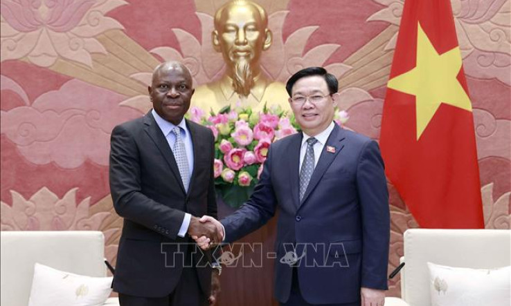 Chủ tịch Quốc hội Vương Đình Huệ tiếp Tổng Giám đốc Tổ chức Lao động quốc tế 