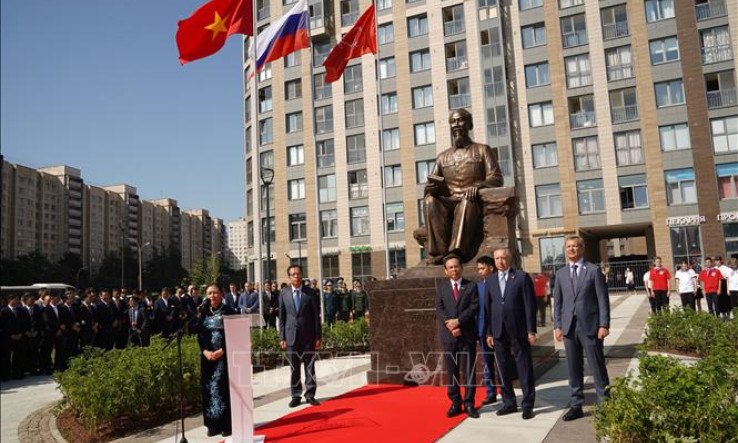 Trang trọng lễ khánh thành tượng đài Chủ tịch Hồ Chí Minh tại St. Petersburg