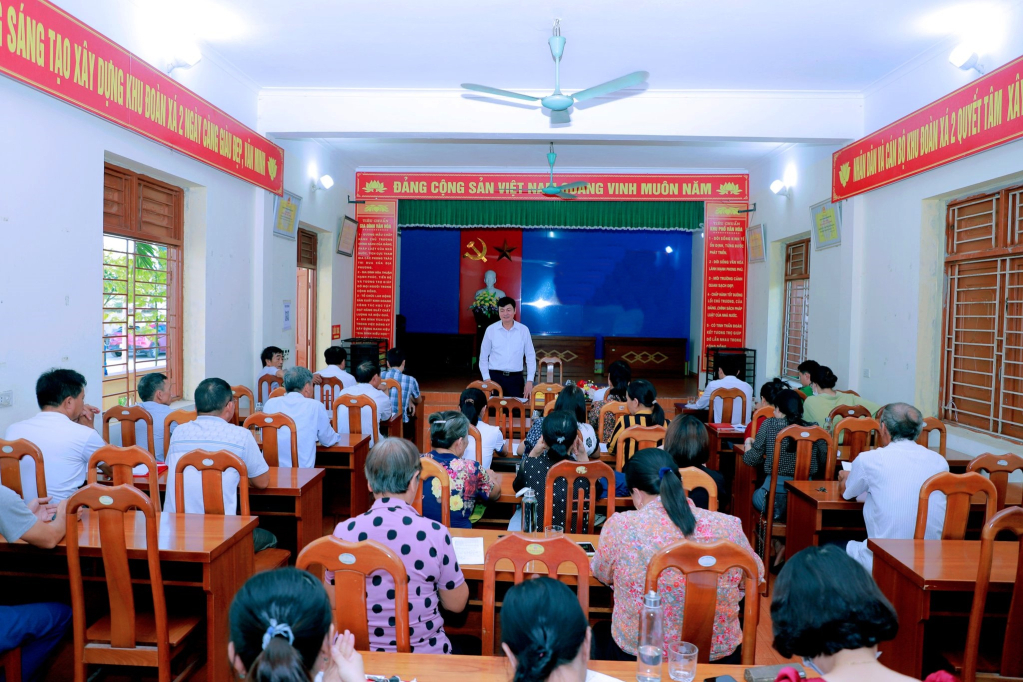 Đại biểu HĐND TX Đông Triều tiếp xúc cử tri khu Đoàn Xá 2, phường Hồng Phong. Thanh Tùng