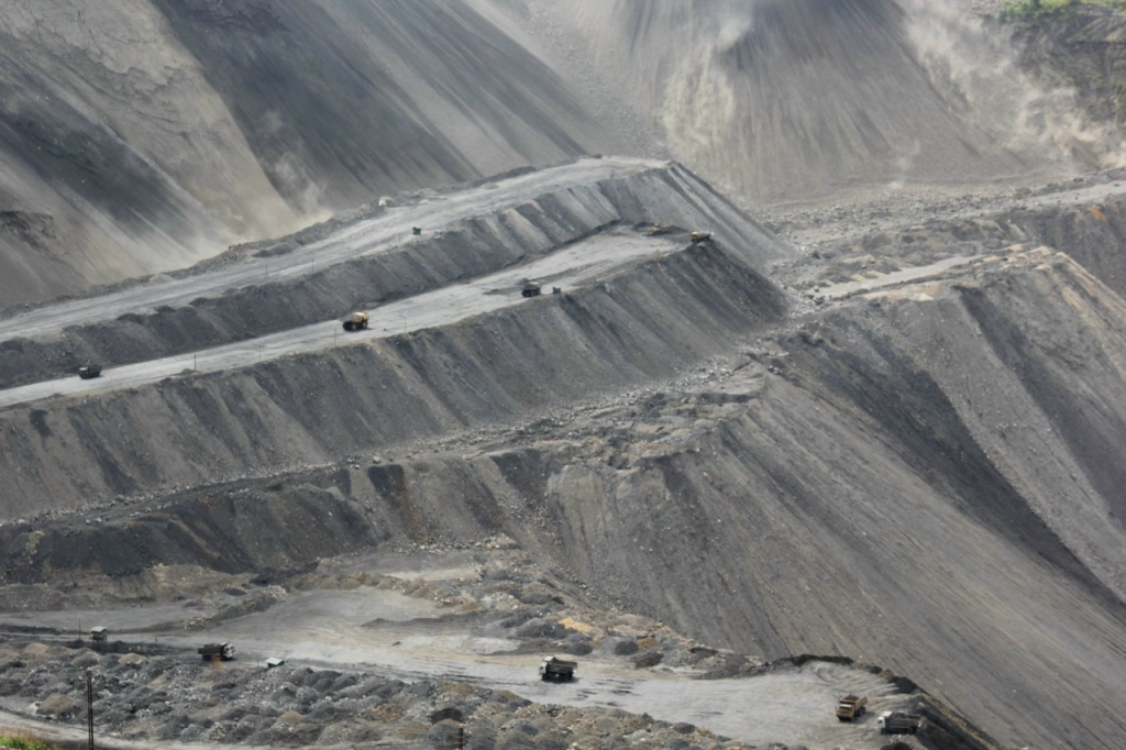 Trung bình mỗi năm, sản lượng đổ thải tại bãi thải mỏ Bàng Nâu (TP Cẩm Phả) đạt khoảng 40 triệu m³ đất đá thải.