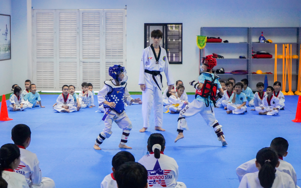 Học viên CLB Taekwondo Star luyện tập thi đấu đối kháng