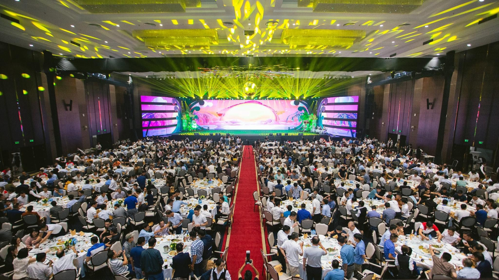 Khách sạn FLC Grand Hạ Long tổ chức hội nghị kết hợp du lịch cho khách hàng. 