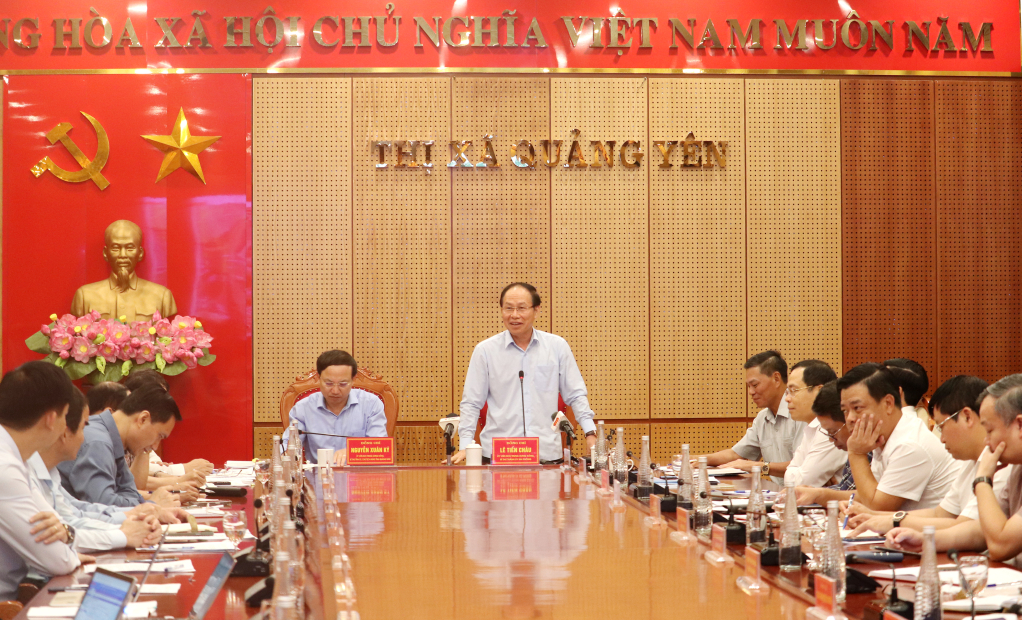 Đồng chí Lê Tiến Châu, Ủy viên Trung ương Đảng, Bí thư Thành ủy Hải Phòng, phát biểu tại buổi làm việc.
