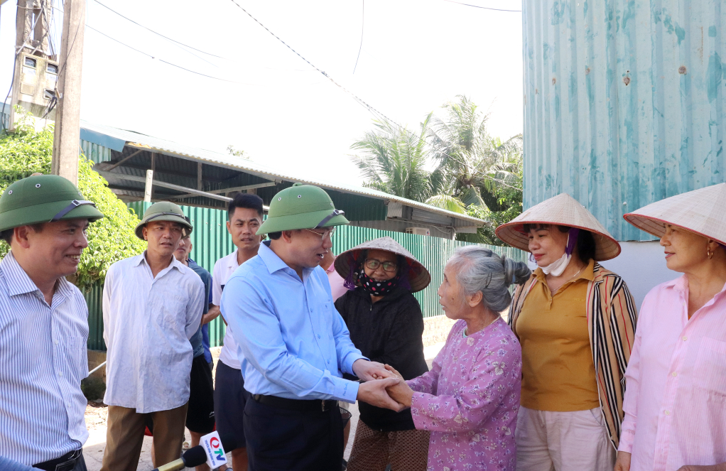 Nhân dân các địa phương cũng bày tỏ niềm vui mừng, phấn khởi khi dự án cầu Bến Rừng được triển khai.