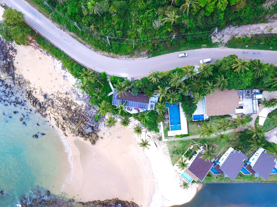 Koh Lanta (Thái Lan): Dân du mục kỹ thuật số hay người thích lối sống trên đảo sẽ ấn tượng với những bãi biển và cảnh sắc thiên nhiên tại đây. Huyện đảo này thuộc tỉnh Krabi, nằm trên bờ biển Andaman của Thái Lan. Ảnh: Humphrey Muleba/Unsplash.