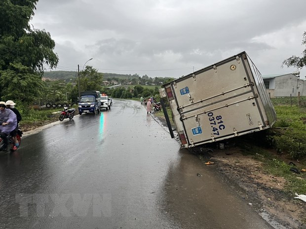 Kon Tum: Xe tai dau dau xe moto, khien hai nguoi tu vong hinh anh 1