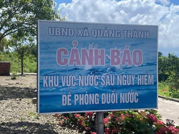 Tại khu vực này, UBND xã Quảng Thành đã cắm biển cảnh báo nguy hiểm để người dân không 
