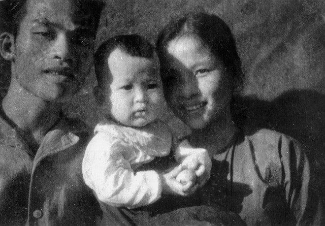Bức ảnh duy nhất của bà Minh Vân và cha mẹ ruột.