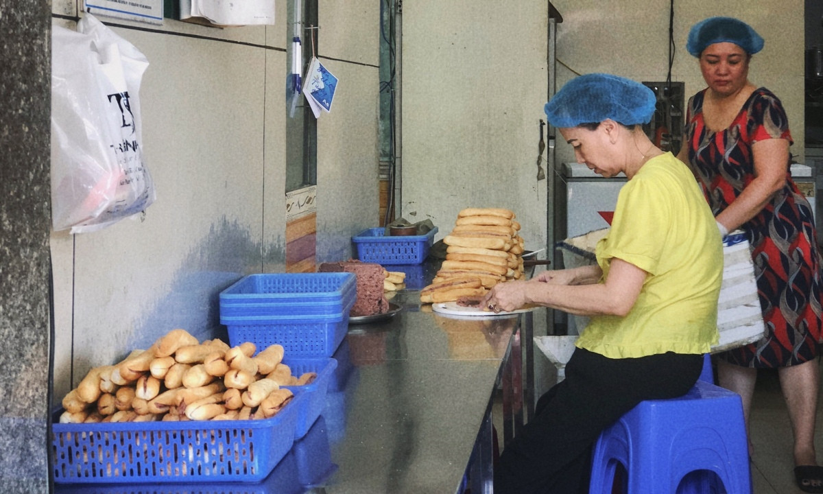 Hai Phong's spicy secret: a three-generation legacy of breadsticks