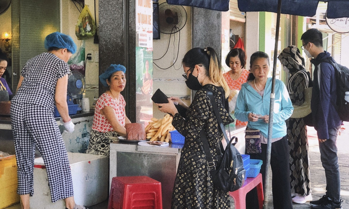 Hai Phong's spicy secret: a three-generation legacy of breadsticks