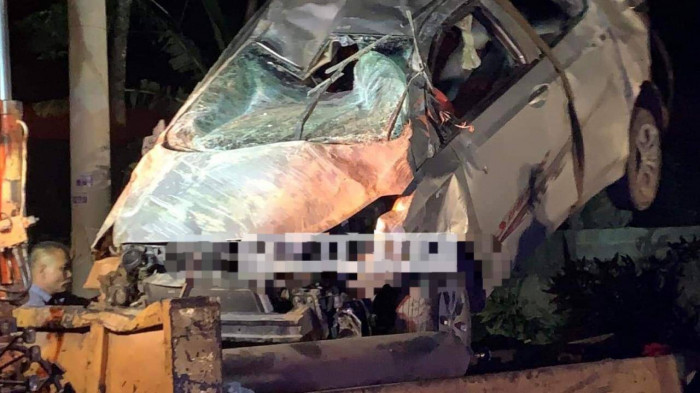 Phú Thọ: Ô tô tự gây tai nạn, 1 người chết, 4 người bị thương 1
