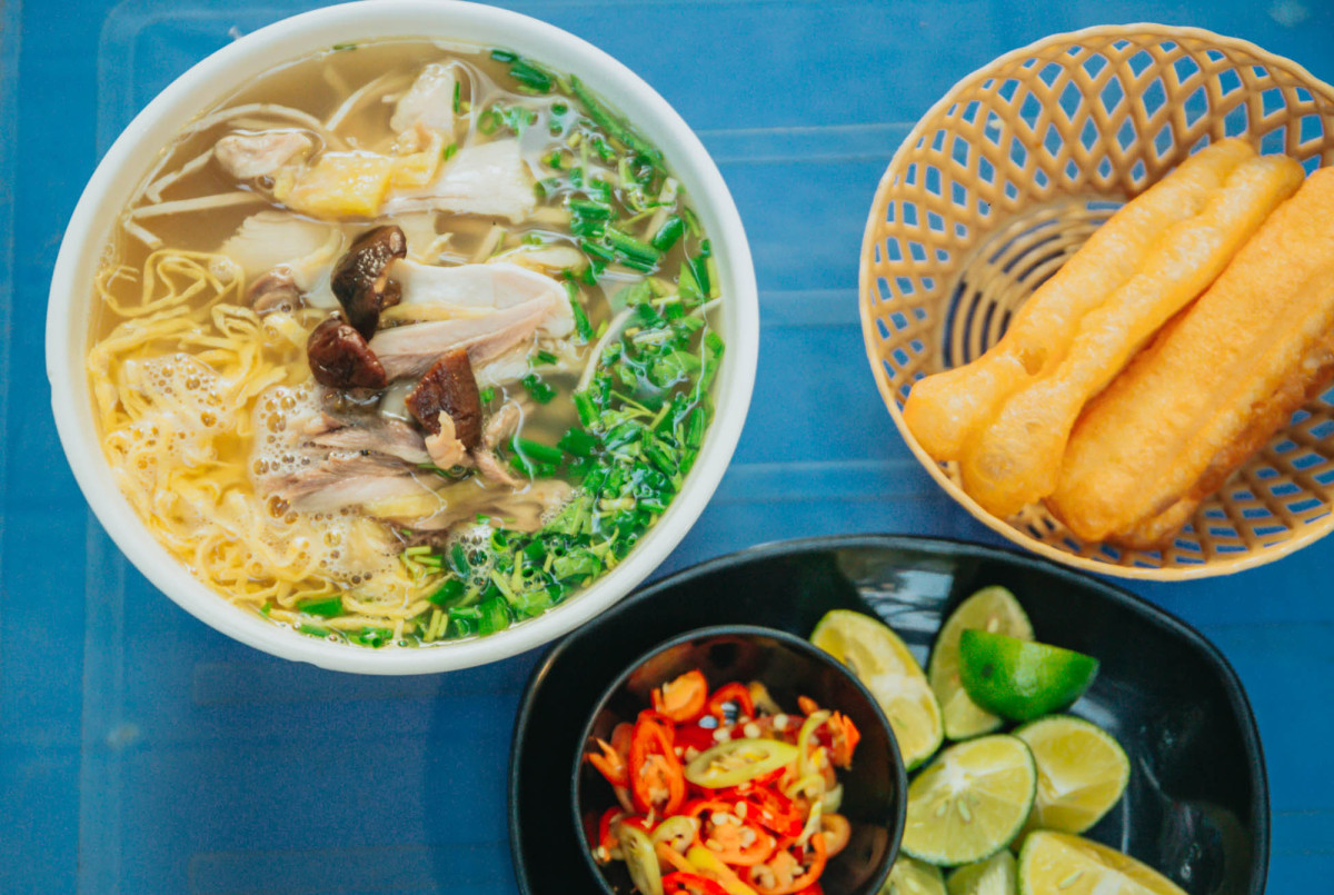 Hanoi's chicken noodle soup shop sells 500 bowls daily