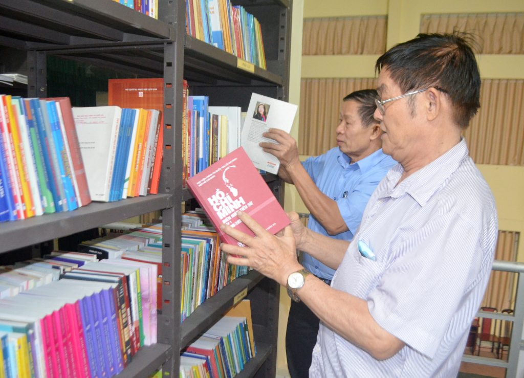 CCB Nguyễn Văn Cường khu 9A, phường Bãi Cháy, TP Hạ Long đã thể hiện tinh thần gương mẫu, trách nhiệm, quyết tâm xây dựng văn hóa đọc sách tại khu phố.