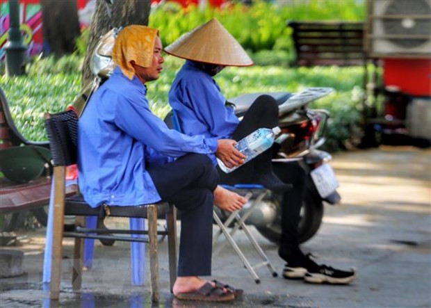 Nhieu khu vuc tren ca nuoc co nang nong gay gat, chieu toi mua dong hinh anh 1