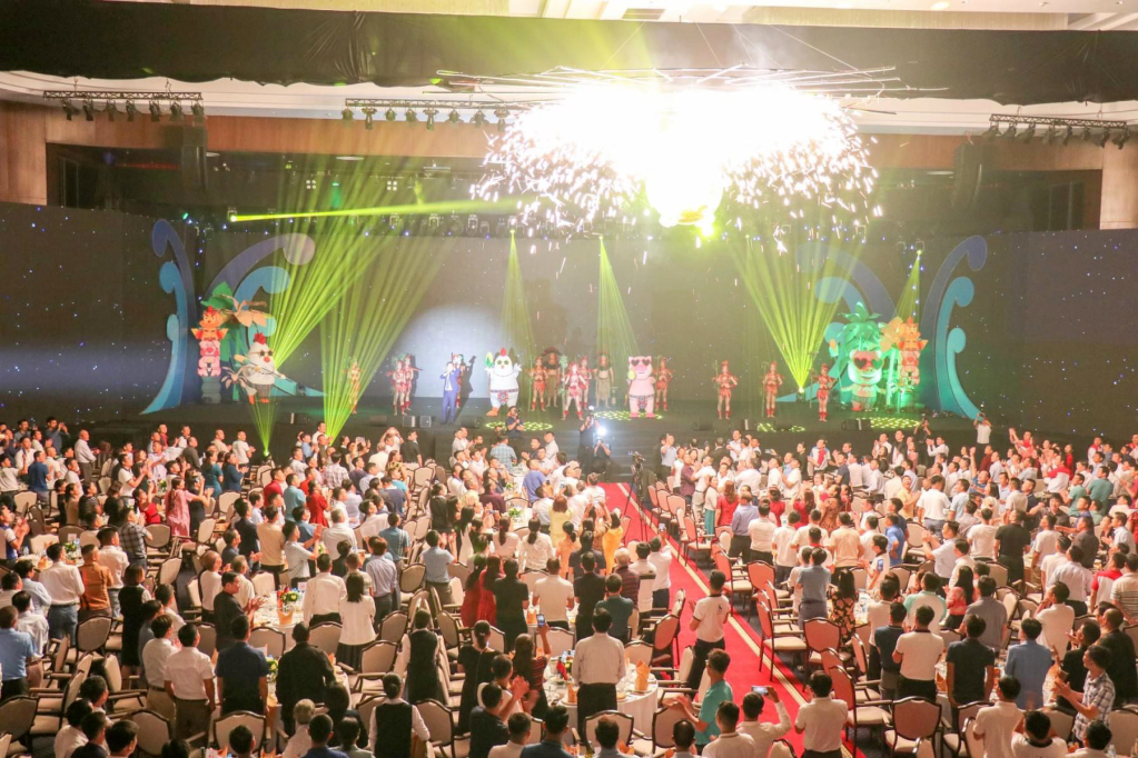Đoàn MICE tổ chức tiệc Gala Dinner tại khách sạn FLC Grand Hạ Long.