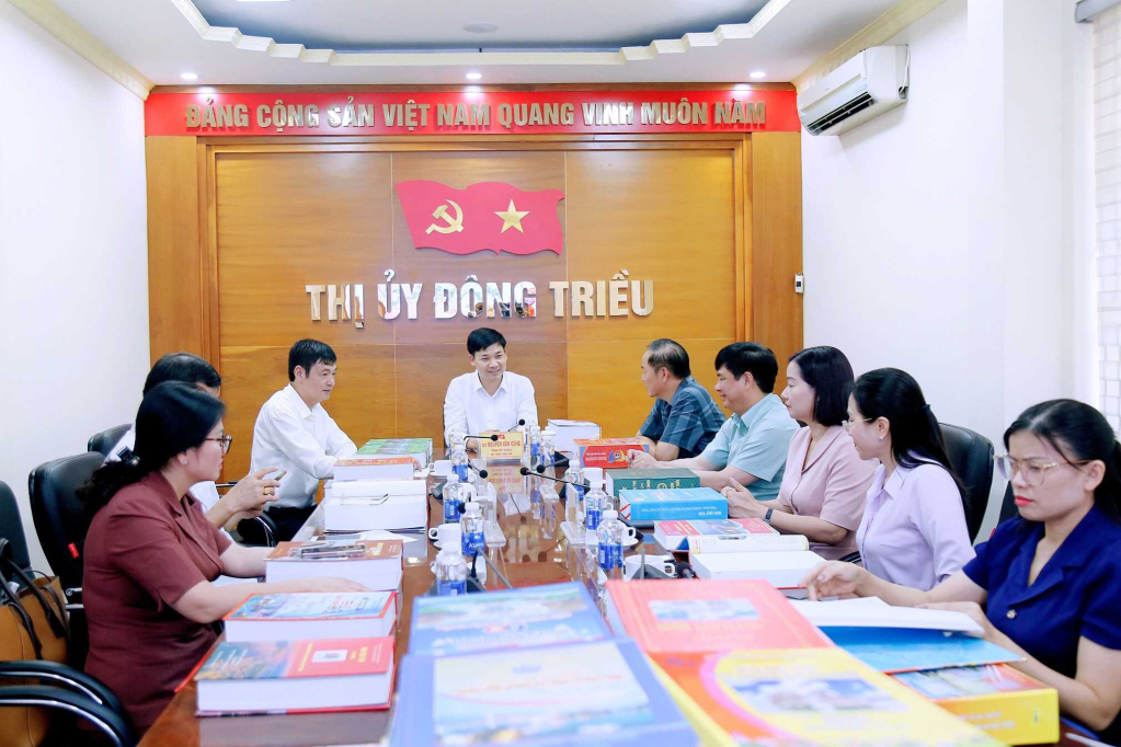 Thị xã Đông Triều tổ chức chấm bài dự thi.