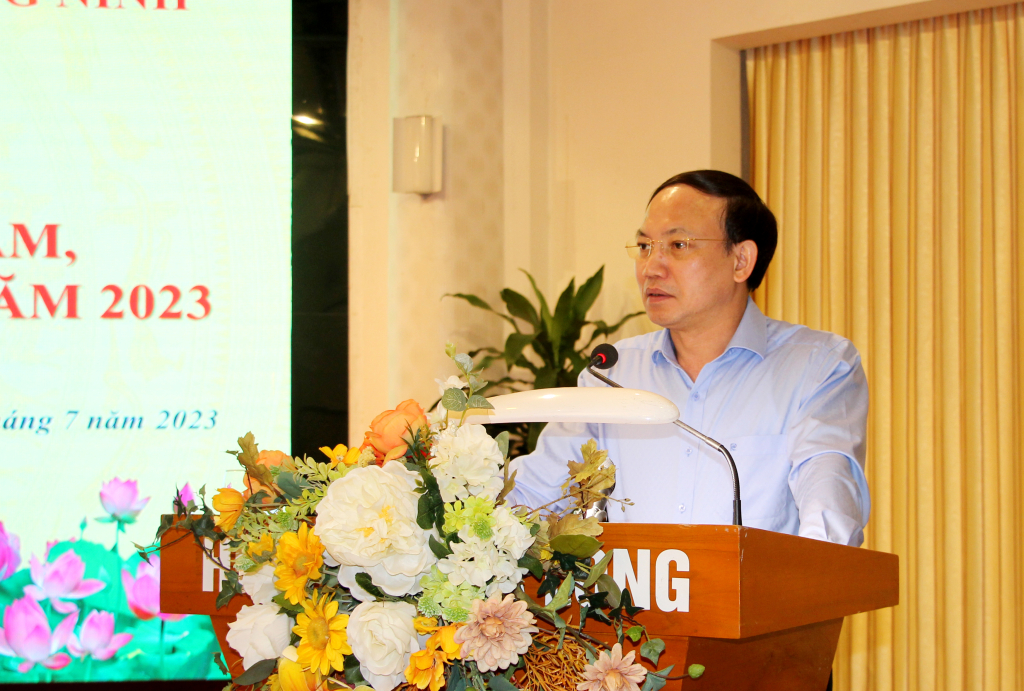 Đồng chí Nguyễn Xuân Ký, Ủy viên Ban Chấp hành Trung ương Đảng, Bí thư Tỉnh ủy, Chủ tịch HĐND tỉnh, phát biểu tại hội nghị.