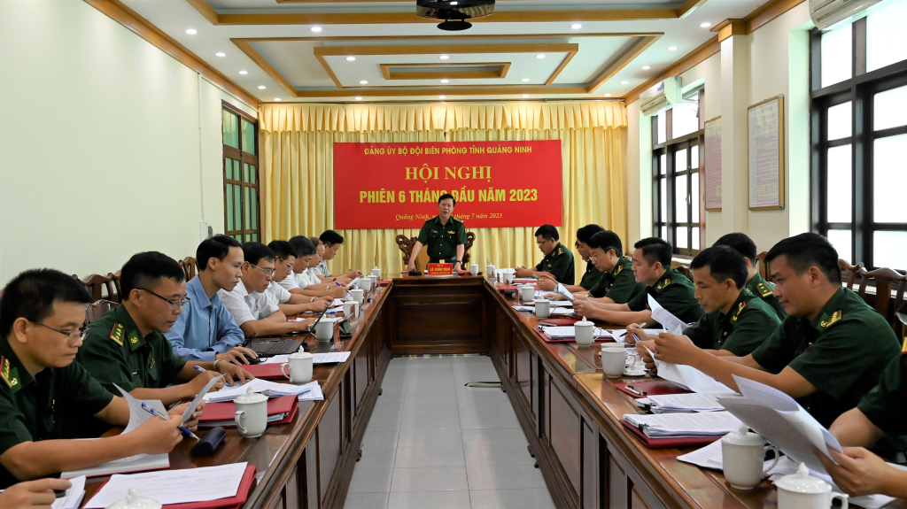 Đại tá Lê Xuân Men, Bí thư Đảng ủy, Chính ủy BĐBP tỉnh phát biểu kết luận hội nghị 