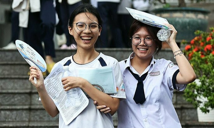 HCMC has highest average English score for 7 consecutive years