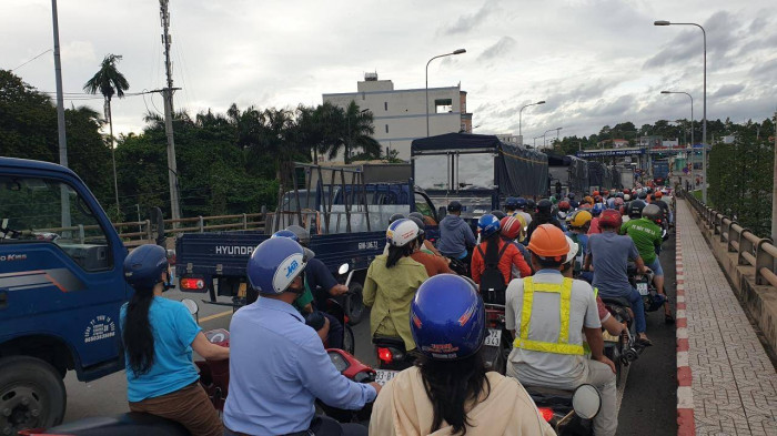 Người đàn ông tử vong dưới bánh xe container sau va chạm 2