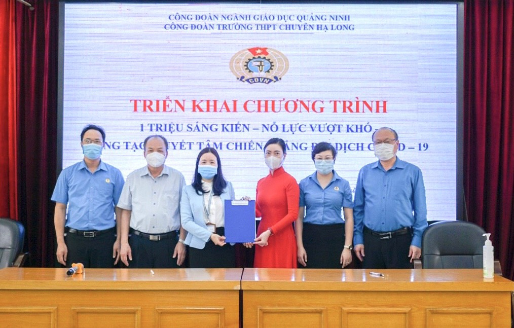 Công đoàn trường THPT Chuyên Hạ Long ký kết thi đua thực hiện chương trình 1 triệu sáng kiến