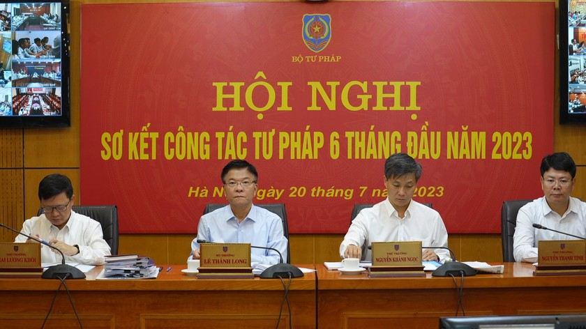 Bộ trưởng Lê Thành Long điều hành Hội nghị. Ảnh P.Mai