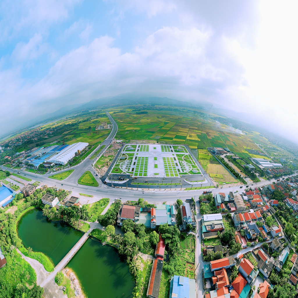 Tự hào về những thành quả đã đạt được, Đảng bộ và nhân dân các dân tộc thị xã Đông Triều đang đồng lòng, quyết tâm xây dựng một thành phố Đông Triều phồn thịnh và phát triển trong tương lai.
