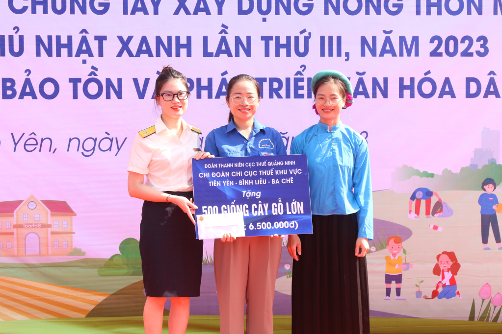 Đoàn Thanh niên Cục Thuế tỉnh hỗ trợ kinh phí giống 500 cây gỗ lỡn cho Huyện đoàn Tiên Yên