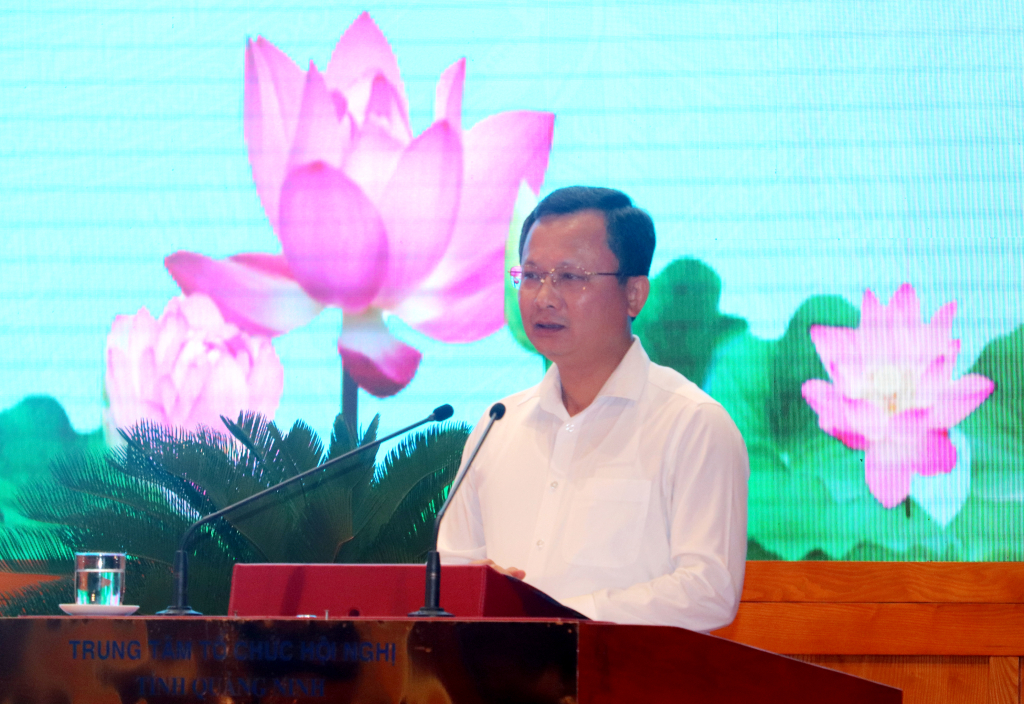 Đồng chí Cao Tường Huy, Quyền Chủ tịch UBND tỉnh thông tin về tình hình KT-XH 6 tháng đầu năm 2023 tới các đại biểu. 