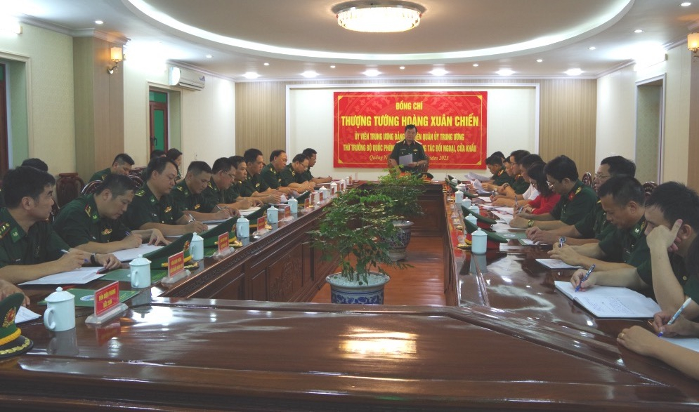 Quang cảnh buổi làm việc