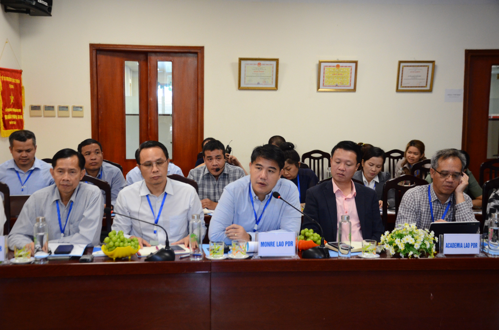 Ông Saynakhone Inthavong, Thứ trưởng Bộ TM&MT nước CHDC nhân dân Lào phát biểu tại buổi làm việc.