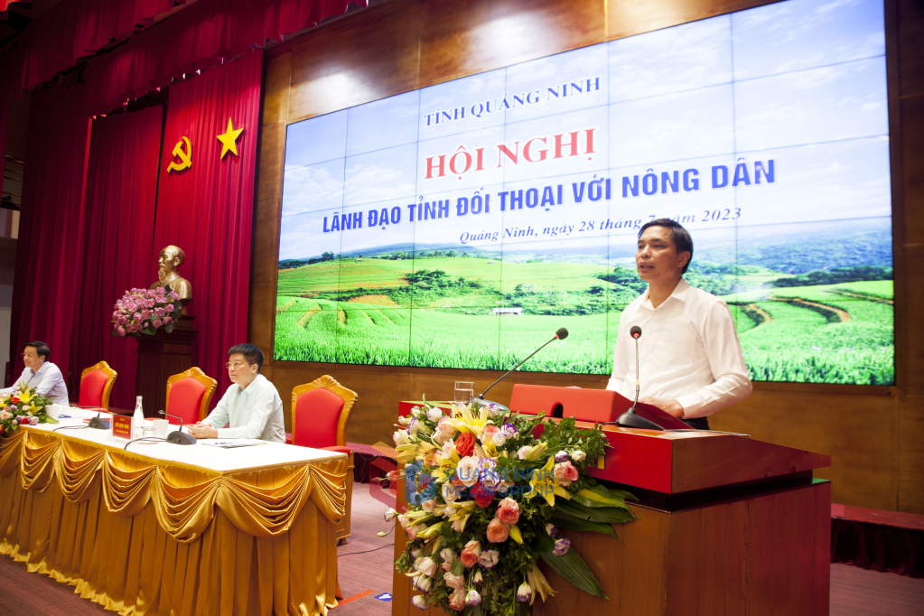 Đồng chí Vũ Văn Diện, Phó Chủ tịch UBND tỉnh phát biểu kết luận tại buổi đối thoại