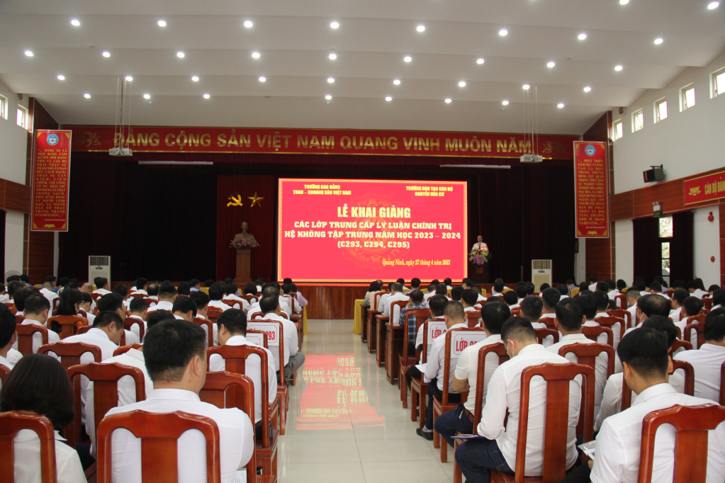 Trường Đào tạo cán bộ Nguyễn Văn Cừ phối hợp với Trường Cao đẳng TKV tổ chức khai giảng các lớp Trung cấp lý luận chính trị, hệ không tập trung năm 2023.