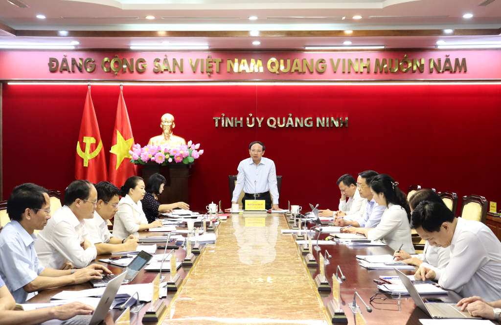 Đồng chí Nguyễn Xuân Ký, Ủy viên Trung ương Đảng, Bí thư Tỉnh ủy, Chủ tịch HĐND tỉnh kết luận cuộc họp.